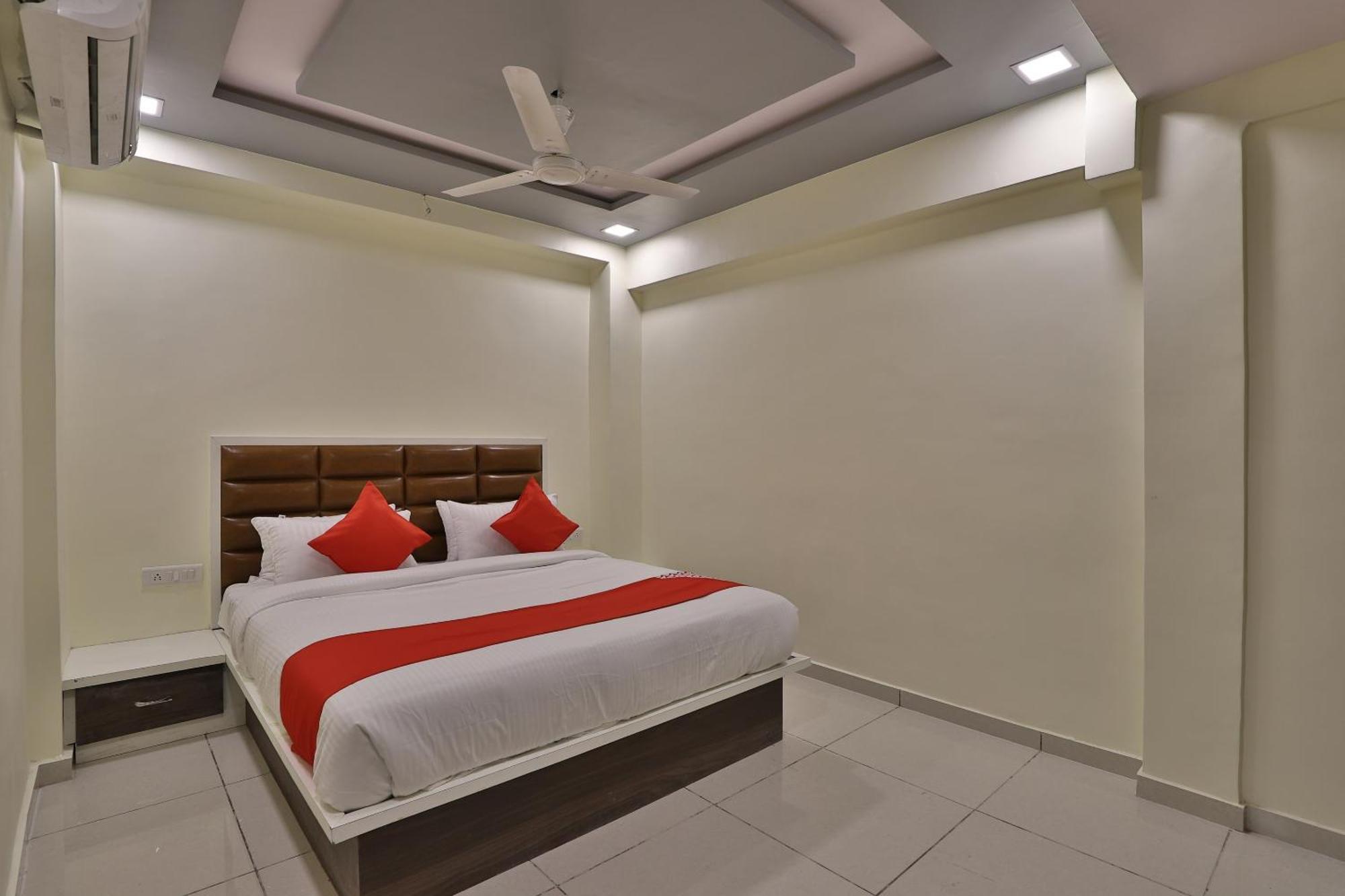 โอโย 36139 โฮเต็ล ซันเวย์ Hotel อาเมดาบัด ภายนอก รูปภาพ