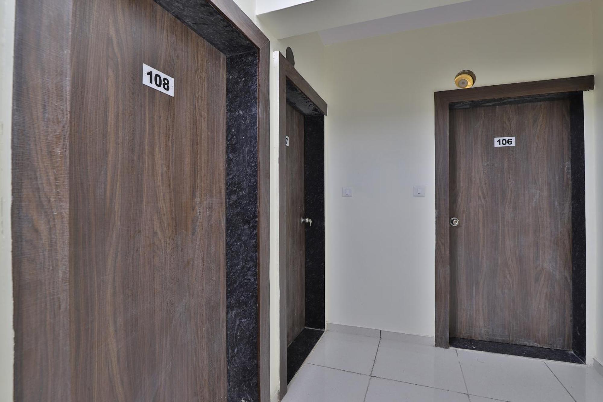 โอโย 36139 โฮเต็ล ซันเวย์ Hotel อาเมดาบัด ภายนอก รูปภาพ