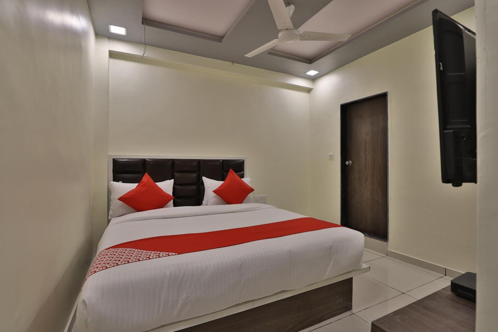 โอโย 36139 โฮเต็ล ซันเวย์ Hotel อาเมดาบัด ภายนอก รูปภาพ