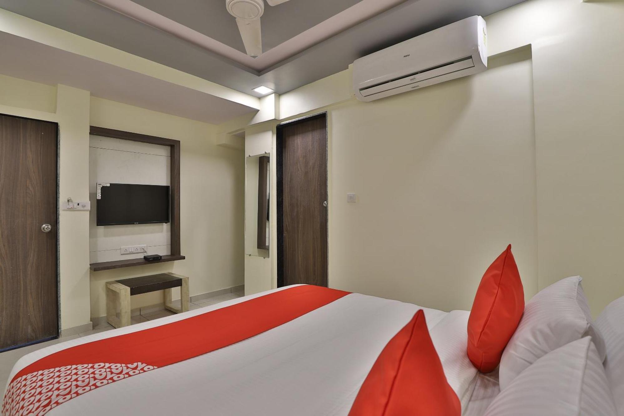 โอโย 36139 โฮเต็ล ซันเวย์ Hotel อาเมดาบัด ภายนอก รูปภาพ