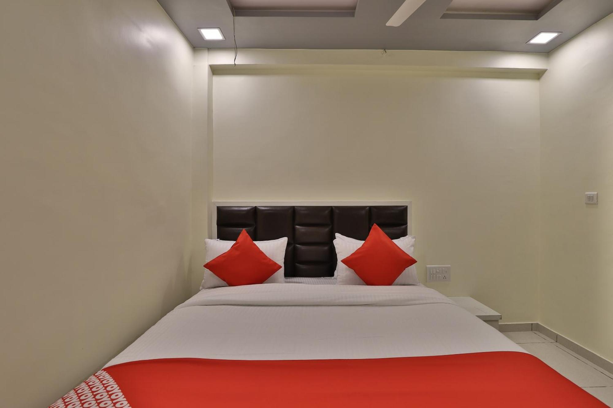 โอโย 36139 โฮเต็ล ซันเวย์ Hotel อาเมดาบัด ภายนอก รูปภาพ